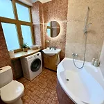 Lejlighed Urban Jungle 2-bedroom Old Town Air Conditioned