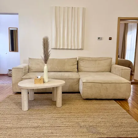 Urban Jungle 2-bedroom Old Town Air Conditioned Lejlighed *