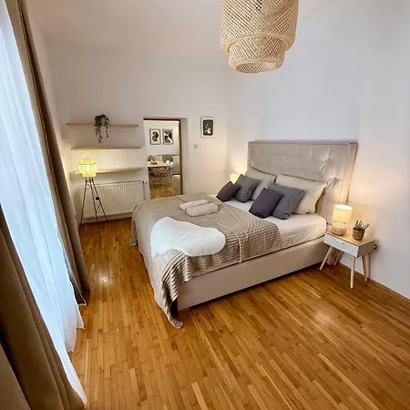 Apartmán Urban Jungle 2-bedroom Old Town Air Conditioned