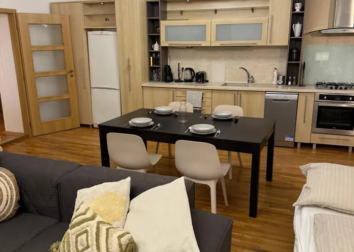 Appartement Urban Jungle 2-bedroom Old Town Air Conditioned *