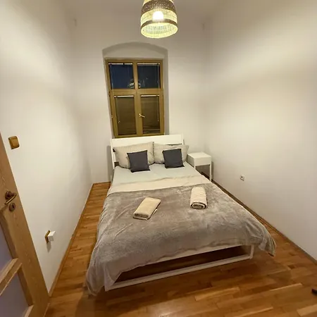 Urban Jungle 2-bedroom Old Town Air Conditioned Apartament Bratysława